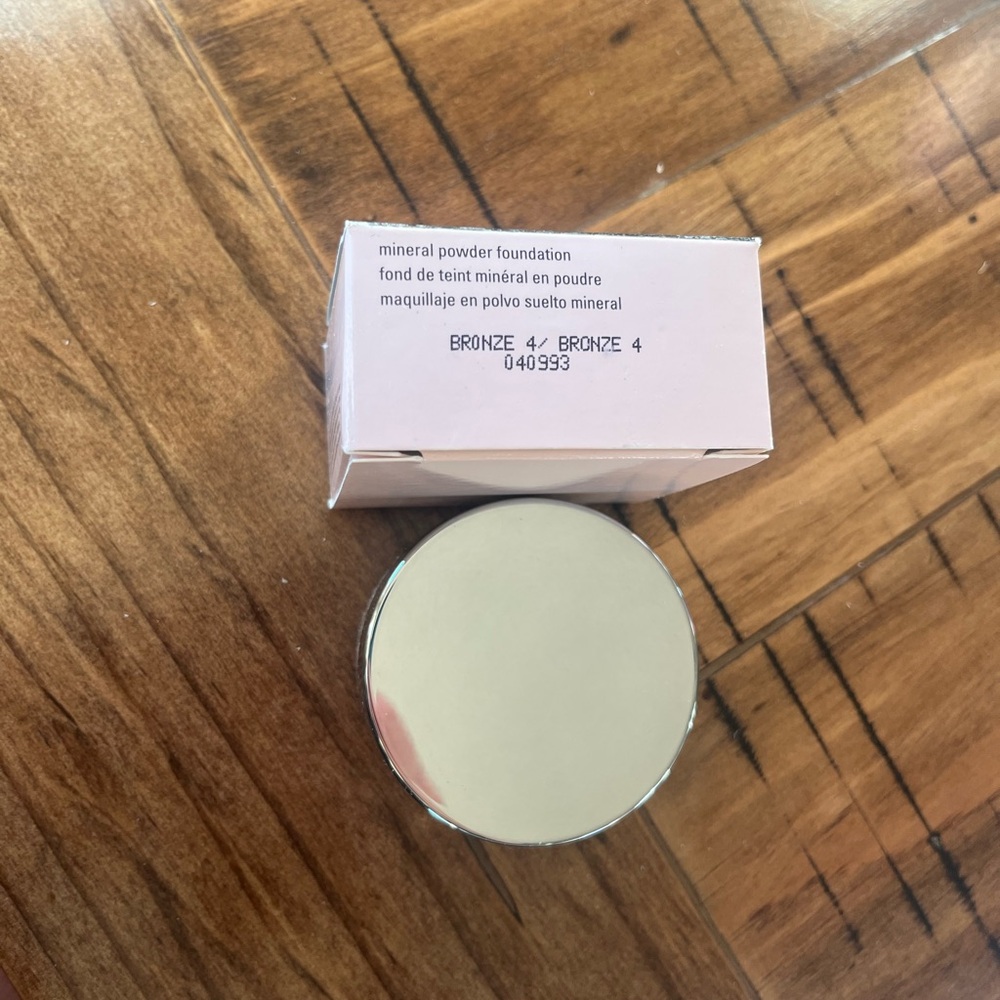 Mary Kay Mineral Powder Foundation - Bronze 4 - Picture 3 of 4